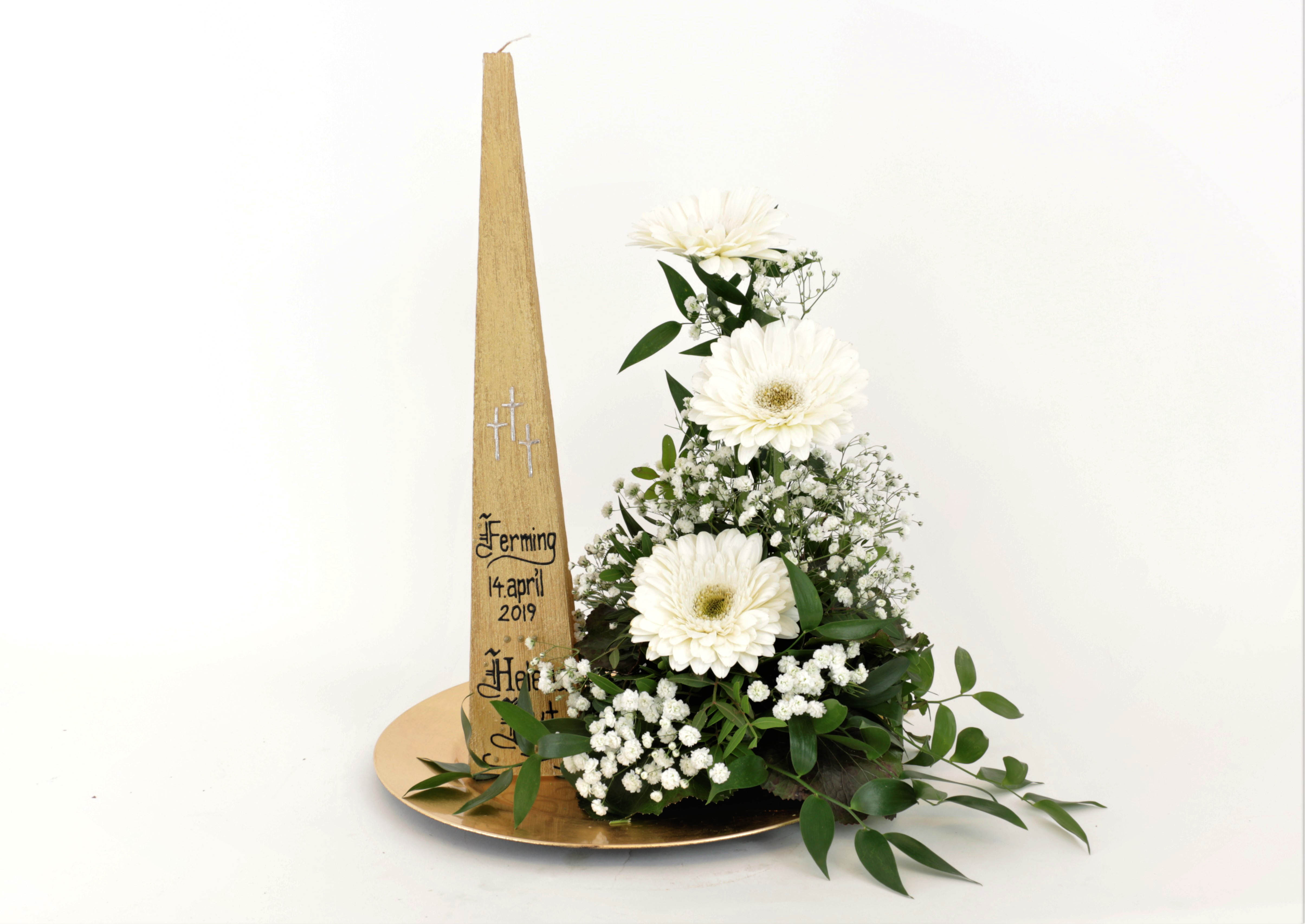 Hvít fermingarskreyting