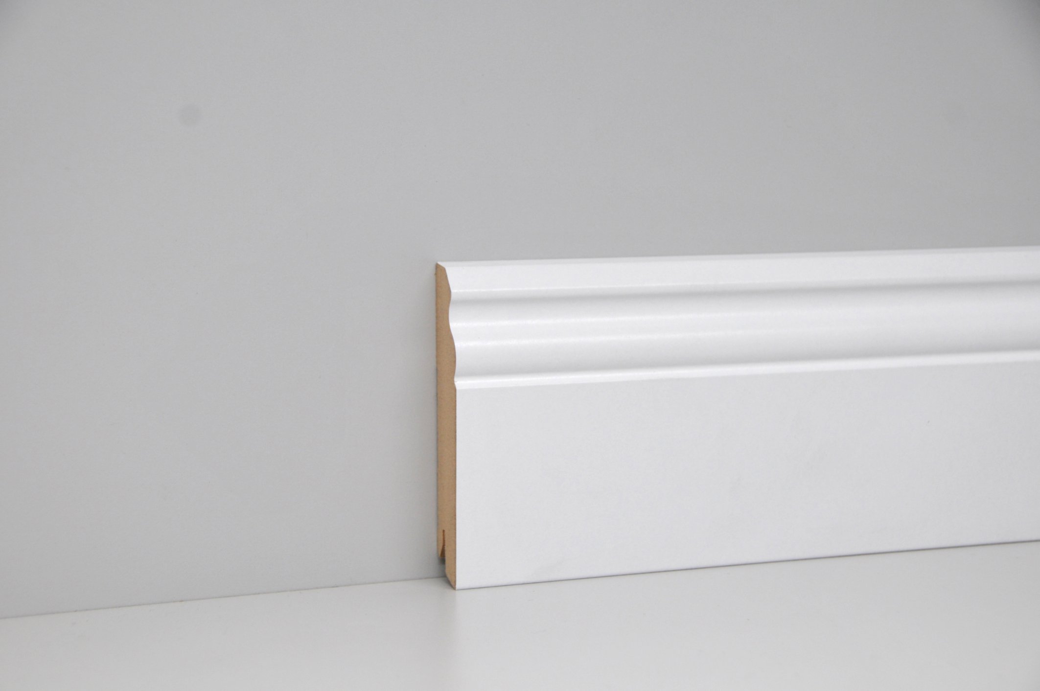 Parketlisti Hvítur 18x100x2400 mm filmulagt MDF