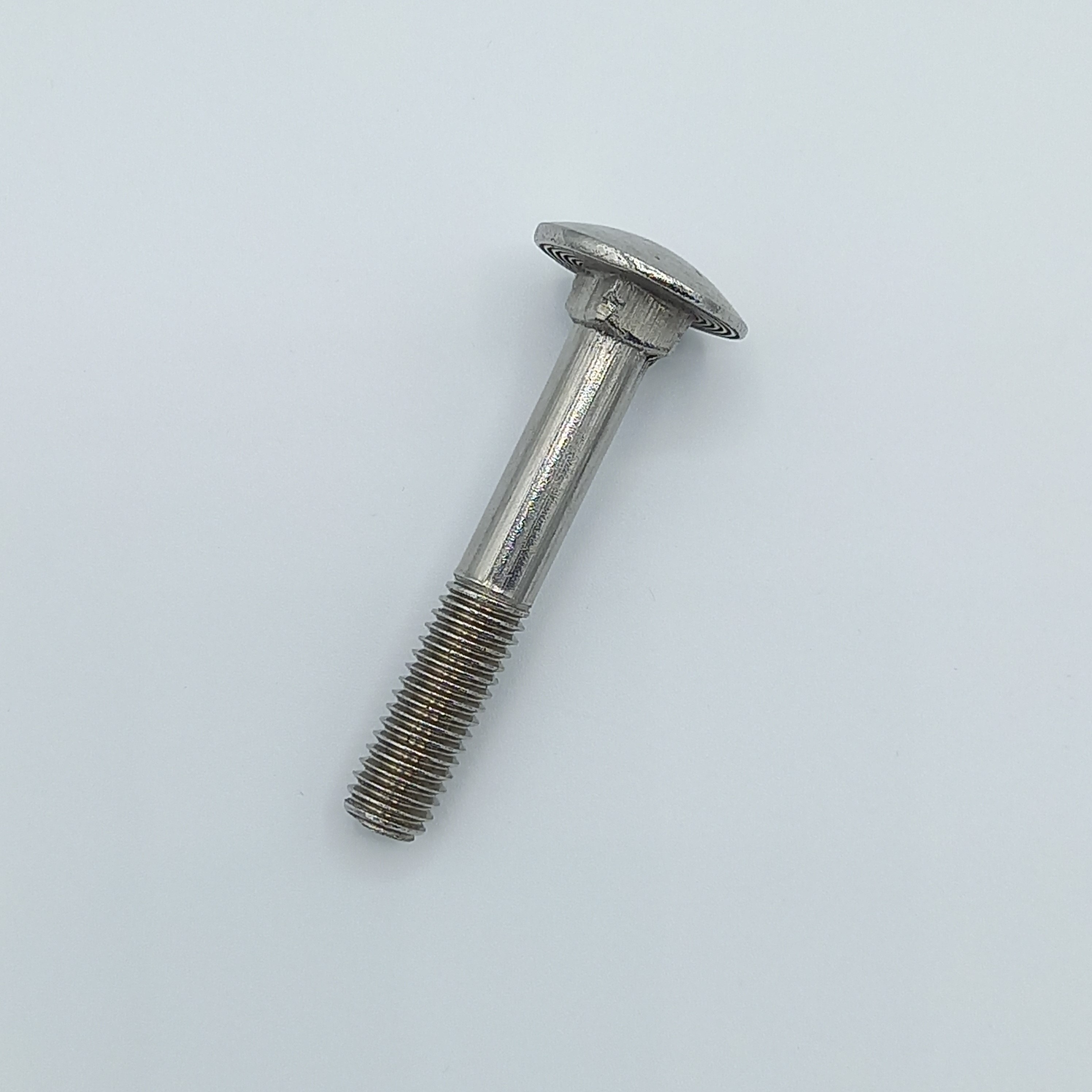 BORÐABOLTI A2 8X60MM