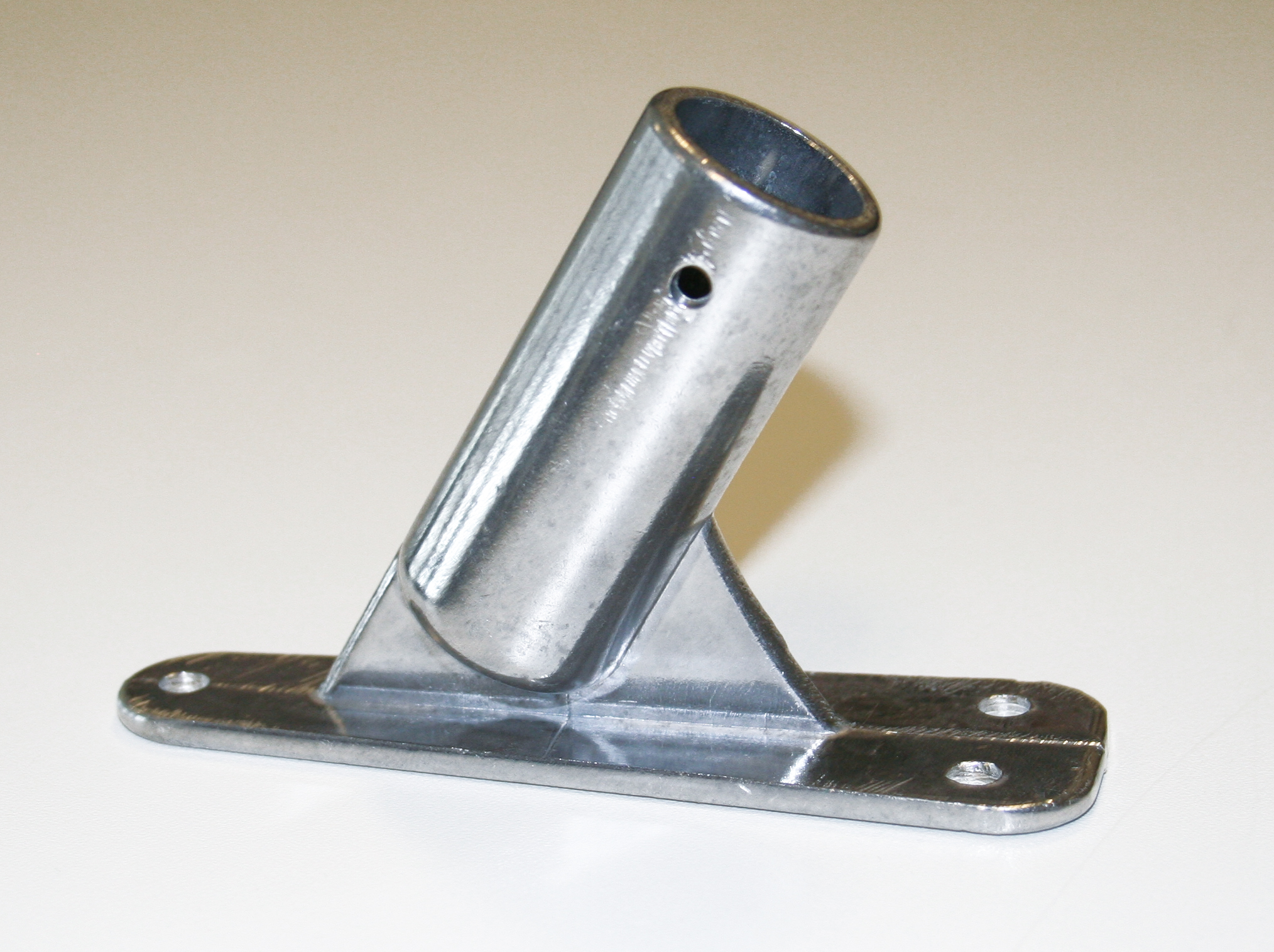 Veggfesting f/Hallandi Fánastangir