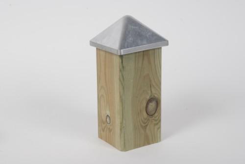 HATTUR Á STAURA ÁL